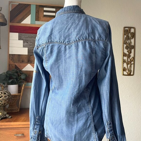 Cloth & Stone Denim Chambray Button Down Shirt from Anthropologie - Picture 7 of 9